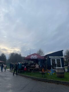 Pár fotek ze včerejší opět vydařené akce 🤩 moc vám všem děkujeme, ze jste i v takovém počasí přišli. Ikdyz včera při nás stáli všichni svatí a bylo o moc lip než dnes. Živá hudba bohužel nevyšla, my jejich rozhodnuti chápeme a respektujeme a příště si to vynahradíme 😁✌️