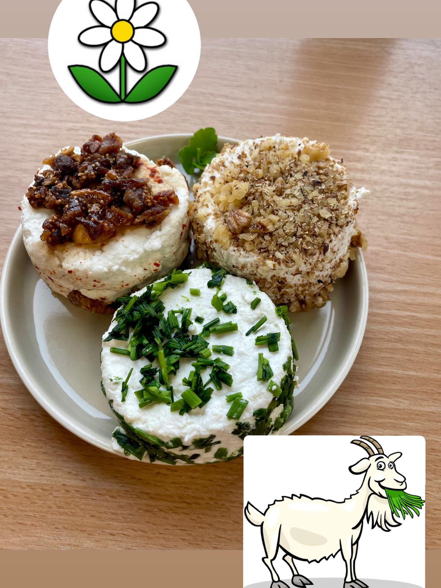 Ikdyž to venku moc nevypadá, k nám do krámku dnes přišlo jaro 🌱🌞🌷 a to v podobě čerstvých kozích sýrů z @farmatomsickovi ☺️🐐 Tak se stavte 😉